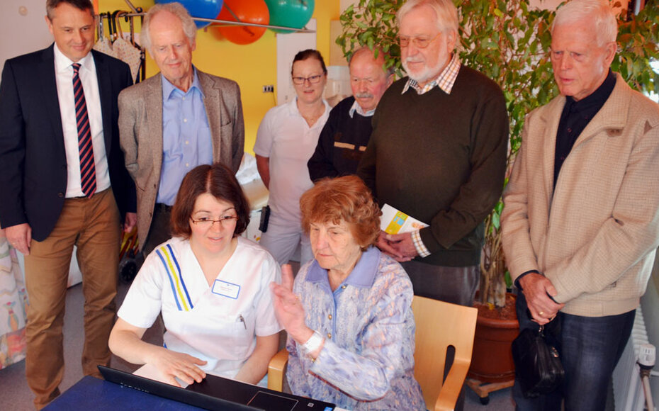 Zwei Notebooks und Computerprogramme für das kognitive Training in der Geriatrischen Rehabilitationsklinik.