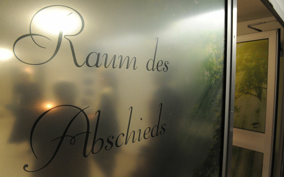 Sanierung und Verbesserung des "Raum des Abschieds" im Klinikum, in dem sich Hinterbliebene von ihrem Verstorbenen in einem würdevollen Rahmen verabschieden können.