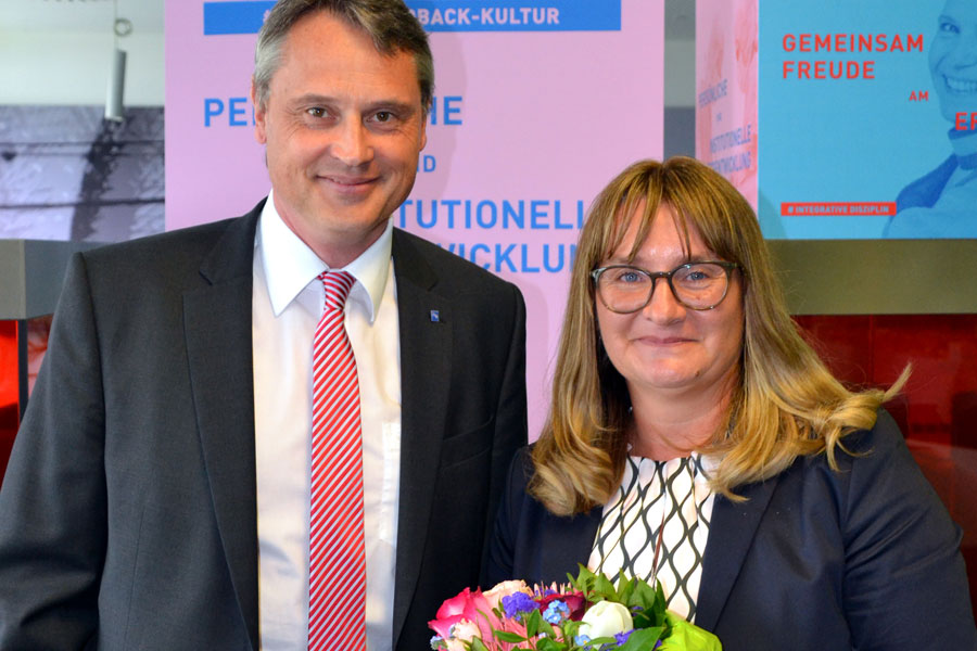 Susan Würzner leitet seit Anfang April den Bereich Personal & Organisation des Medizin Campus Bodensee (MCB) und wurde von dessen Geschäftsführer Jochen Wolf offiziell begrüßt. Bild: MCB