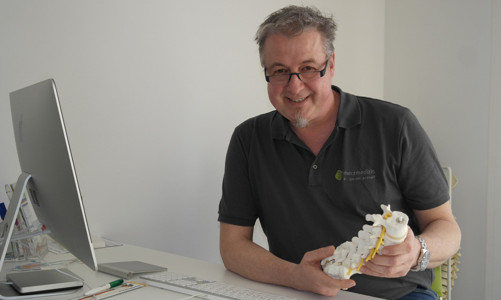 Unter der Leitung von Dr. Gerald Asshoff, Facharzt für Anästhesie und Notfallmedizin mit Zusatzbezeichnung „Spezielle Schmerztherapie“ und Palliativmedizin, eröffnete im Klinikum Friedrichshafen die neue Anästhesie-Sektion „Interdisziplinäre multimodale Schmerztherapie“. Bild: MCB